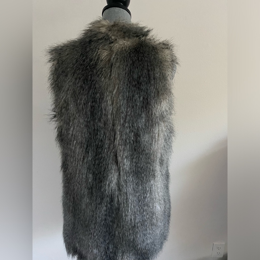 Express Faux Fur Vest. Size Small - Picture 9 of 15